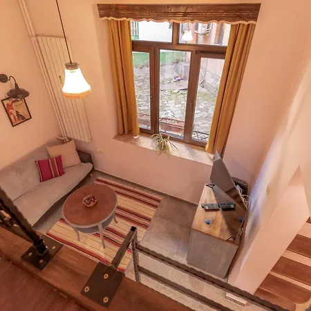 Hidden Gem In One-bedroom Central Apartment *