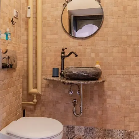 Apartment Hidden Gem In One-bedroom Central