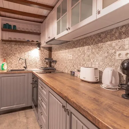 Hidden Gem In One-bedroom Central *